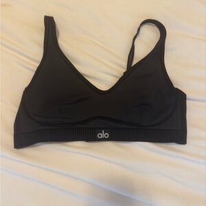 ALO Yoga Line Up Sports Bra